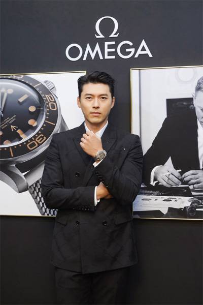 `007 노 타임 투 다이` 팝업 전시회 방문한 현빈