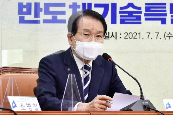 변재일 반도체기술특별위원회 위원장이 7일 서울 여의도 국회 본관 206호에서 열린 더불어민주당 반도체 기술특별위원회 제6차 회의에 참석해 발언하고 있다. 사진=박범준 기자