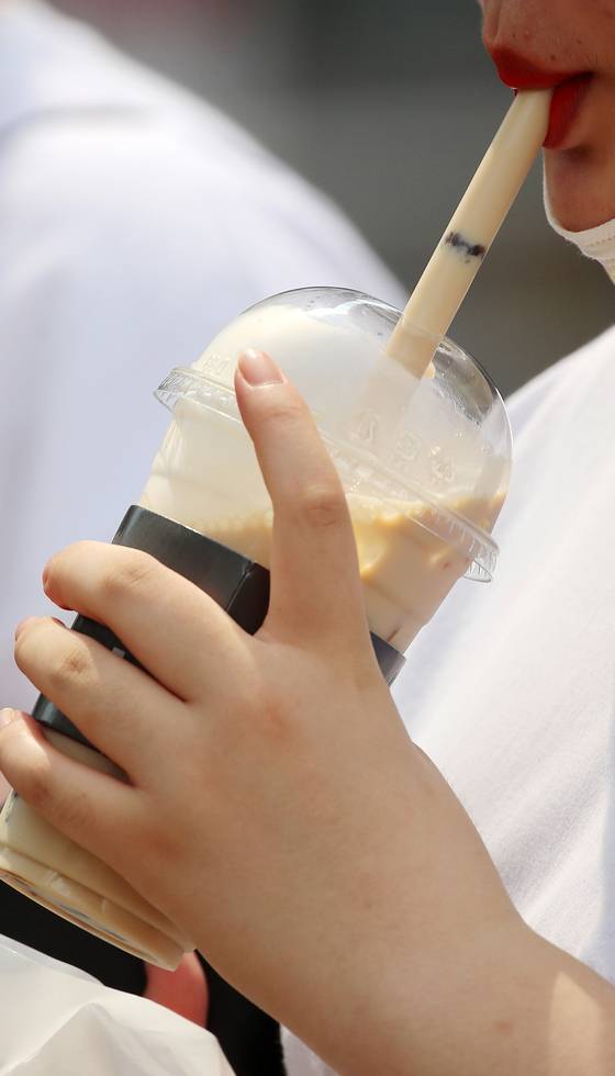 소리 혐오증 환자는 주변의 다른 사람이 먹고 마시는 소리에 대해서도 참지 못하고 분노를 느낀다. [뉴스1]