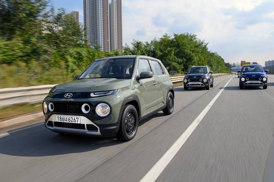 Hyundai Motor's mini Casper SUVs on the road. [HYUNDAI MOTOR]