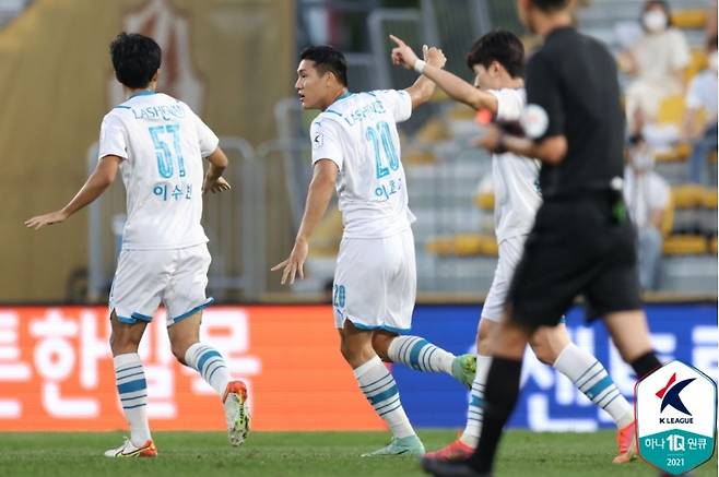 포항의 이호재가 멀티골로 광주를 제압했다. (한국프로축구연맹 제공)