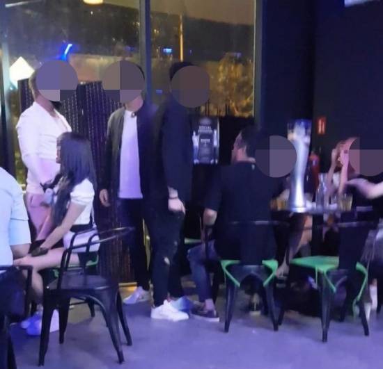 싱가포르 ‘유흥업소’서 불법 행위 하다 한국인 여성 6명이 경찰에 붙잡혔다. ‘마더쉽’ 캡처