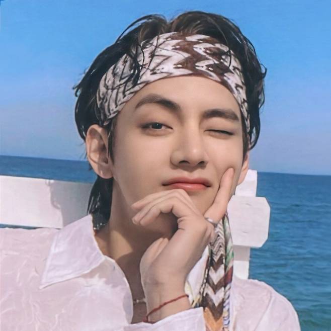 세상에서 제일 섹시한 arMy..방탄소년단 뷔, 퍼펙트 페이스 퍼펙트 보디.."내 심장도 펌핑중♥"