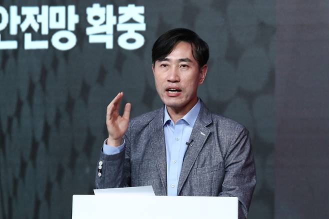 국민의힘 하태경 대선 경선 예비후보가 7일 오후 서울 강서구 ASSA빌딩 방송스튜디오에서 열린 국민의힘 대선 경선 후보 '체인지 대한민국, 3대 약속' 발표회에서 공약을 발표하고 있다. /국회사진기자단