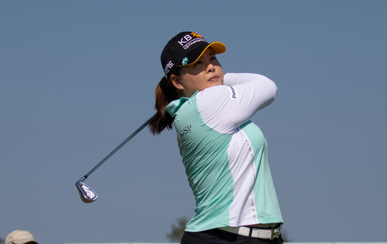 Park In-bee tees off at the 10th tee during the final round of the ShopRite LPGA Classic golf tournament at the Seaview in Galloway, New Jersey on Sunday. [EPA/YONHAP]