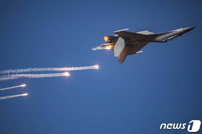중국 전투기 J-16. © AFP=뉴스1 © News1 원태성 기자