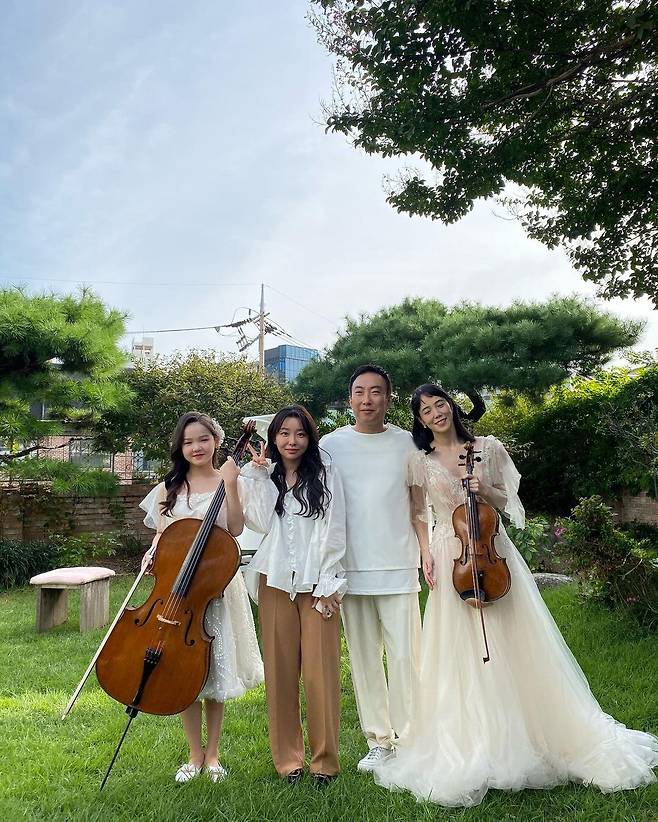 The comedian Park Myeong-su wife and doctor Han Soo-min cheered her husbands new song announcement.Park Myeong-su wife Han Soo-min said on her 5th day in her instagram, My husbands birthday new ballad new song movie shoot.My best friend, Dr. 1 in Korea, has been a violinist, Minseo Beefs brother genius cellist, 11-year-old Soyul, and my brother, piano teacher In Kyung, who was so happy. The photo shows Park Myeong-su and Han Su-min smiling brightly with each other tightly embraced.Even in the 14th year of marriage, Park Myeong-su, who is still as affectionate as a lover, envies the appearance of Han Su-min.In another photo, Park Myeong-su posed with a pleasant smile in front of the HAPPY BIRTHDAY balloon decoration.A photo of Park Myeong-sus new music video has also been released, with the eye-catching image of Park Myeong-su, who is enthusiastic among the instrumentalists.Han Su-min said, The lyrics were written by actor Park Bo-young. Its not my husbands song. Sensibility is Lee Seung-chul. Composition is Park Myong-su, Yoo Jae-hwan.You can expect it, he said.Park Myeong-su said on the 4th that he had been expecting a new music video and said, It will be released in early November. Please expect a ballad in 14 years.Meanwhile, Park Myeong-su and Han Su-min married in 2008, and have a daughter, Min-seo Yang.