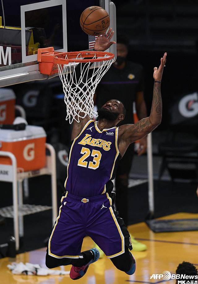 르브론 제임스는 샬럿을 상대로 역사상 어떤 미국프로농구선수보다 많은 정규시즌 득점을 기록했다. 레이커스 소속으로 치른 샬럿과 2020-21 NBA 홈경기 당시. 사진=AFPBBNews=News1