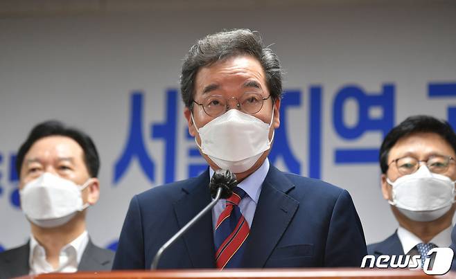 이낙연 더불어민주당 대선경선 후보가 5일 서울시 중구 서울시의회 의원회관에서 서울지역 공약발표를 하고 있다. 2021.10.5/뉴스1 © News1 국회사진취재단