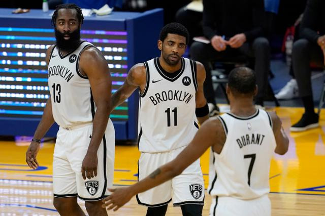 NBA 최고 삼각편대인 브루클린 케빈 듀란트(오른쪽부터), 카이리 어빙, 제임스 하든. AP