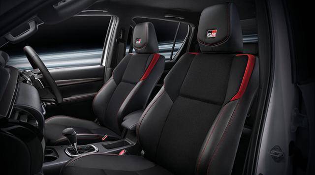 토요타 하이럭스 레보 GR 스포츠 리뷰