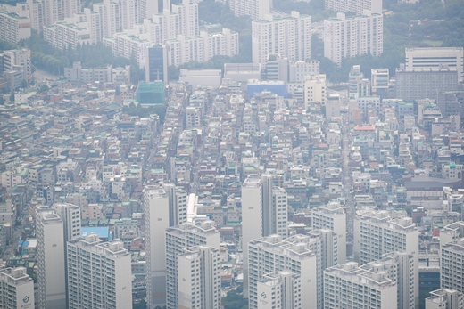 스테이션3가 한국부동산원 자료를 바탕으로 다세대·연립(빌라), 단독·다가구의 증여를 분석한 결과 올해 초부터 8월 말까지 전국 증여 건수는 4만1041건으로 집계됐다. /사진=뉴스1