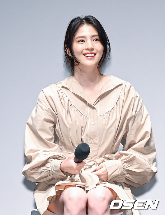 On the afternoon of the 7th, a dialogue (GV) with the audience of the 26th Busan International Film Festival movie Myname was held at the Busan Film Halls Heavenly Theater.Han So Hee smiles at the audience: 2021.10.07