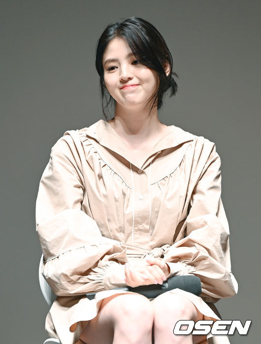 On the afternoon of the 7th, a dialogue (GV) with the audience of the 26th Busan International Film Festival movie Myname was held at the Busan Film Halls Heavenly Theater.Actor Han So Hee smiles: 2021.10.07