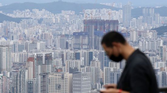 서울 남산에서 바라본 서울 시내의 아파트 모습. [이미지출처=연합뉴스]