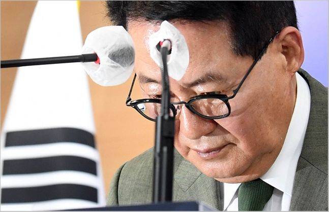 박지원 국가정보원장이 지난 8월 27일 국정원의 과거 불법 사찰에 대해 대국민 사과를 하고 있다. ⓒ데일리안 홍금표 기자