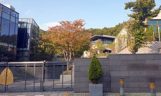 천화동인 1호 법인이 보유한 타운하우스 단지 입구