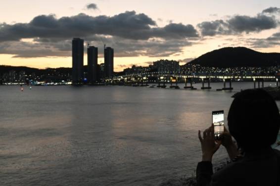 송도에서 남항대교를 건너면 '이송도' 영도에 도달한다.