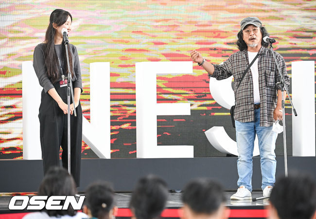 On the afternoon of the 9th, the 26th Busan International Film Festival Introduction stage greeting was held at the Busan Film Hall outdoor theater.Actor Ki Joo-bong speaks his feelings: 2021.10.09