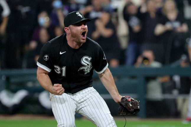 시카고 화이트삭스 구원투수 리암 핸드릭스가 11일(한국시간) 휴스턴과의 아메리칸리그 디비전시리즈 3차전에서 승리한 뒤 포효하고 있다.AFP연합뉴스