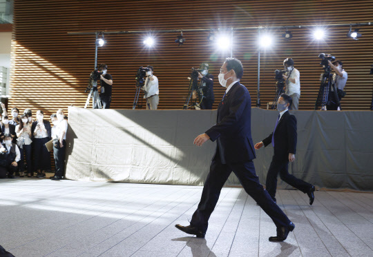 4일 일본 국회에서 기시다 후미오 100대 일본 총리가 총리관저에 들어가고 있다. 연합뉴스.