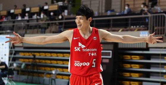 김선형이 이끈 SK가 삼성과 시즌 첫 라이벌전에서 이겼다. [연합뉴스]