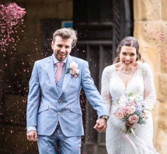 웨딩 다이어트 성공 후 최근 결혼식을 올린 데이비드와 채퍼. [트위터 캡처]