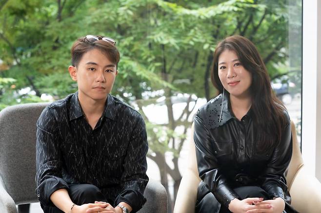 엠넷 음악프로그램 '걸스플래닛999 : 소녀대전'의 심사위원인 보컬 전문가 임한별, 조아영이 본지와의 인터뷰를 위해 포즈를 취하고 있다. /사진제공=CJENM 2021.10.08 /사진=이동훈 기자 photoguy@