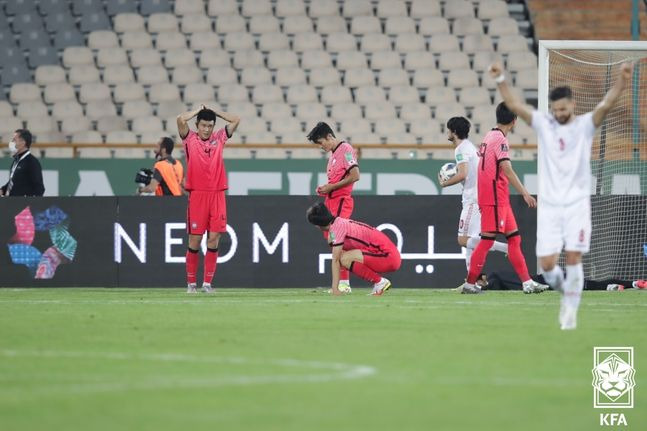 김민재가 동점골 허용한 뒤 아쉬워하고 있다. ⓒ 대한축구협회