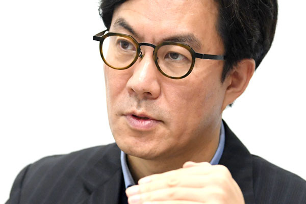 김경민 서울대 교수는 주택을 저렴하게 대량으로 공급하겠다는 주요 대선 후보들의 부동산 공약에 대해 “실현 가능한 숫자를 가지고 실현 가능한 위치에 대해 얘기해야 한다”며 “정책 철학이나 면밀한 고민의 흔적이 보이지 않는다”고 지적했다. 권현구 기자