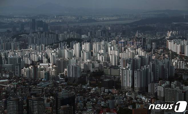 13일 국회 국토교통위원회 소속 박상혁 의원이 LH로부터 제공받은 국정감사 자료에 따르면 최근 1년간(올해 6월 말 기준) LH임대주택을 계약한 예비입주자의 대기기간은 최장 156.5개월(약 13년)이었다./사진=뉴스1