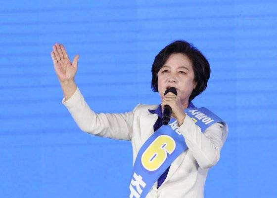 추미애 전 법무부 장관이 지난 10일 오후 서울 송파구 올림픽공원 SK올림픽핸드볼경기장에서 열린 제20대 대통령선거 후보자 선출을 위한 서울 합동연설회에서 정견발표를 하고 있다. 뉴스1