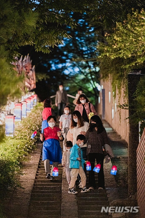 [대구=뉴시스] 이지연 기자 = 2020 대구 문화재 야행 모습. (사진=중구 제공) 2021.10.14. photo@newsis.com