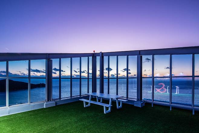 더위크앤리조트 루프톱과 서해 선셋