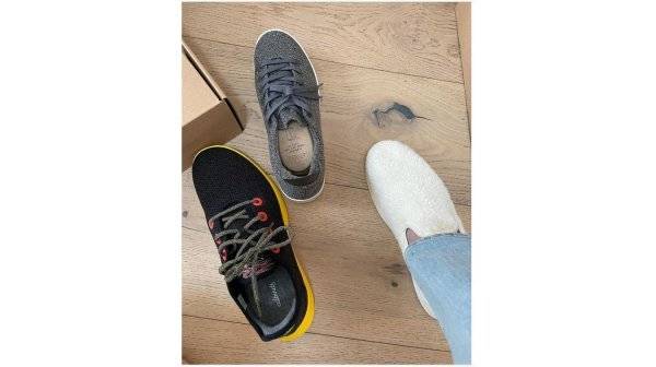 ▲LAR 회색 운동화