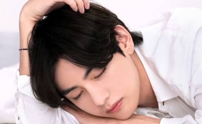 잠자는 세계 미남 1위..방탄소년단 뷔, 붓으로 그린 듯 비현실적 미모..천사가 아닐 리가♥