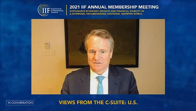 브라이언 모이니헌 뱅크오브아메리카(BoA) 최고경영자(CEO)가 12일 오후 12시15분(미국 동부시간 기준) 국제금융협회(IIF)의 연례 멤버십 총회에서 대담을 하고 있다. (사진=IIF 멤버십 총회 캡처)