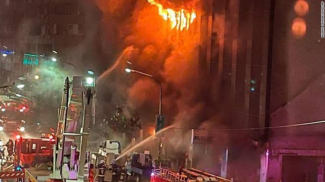 청중청 빌딩에 발생환 화재현장/사진=CNN