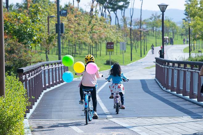 공정거래위원회(이하 공정위)와 한국소비자원은 야외 레저활동이 빈번한 가을철을 맞아 자전거 안전사고를 예방하기 위해 안전주의보를 15일 발표했다./사진제공=이미지투데이