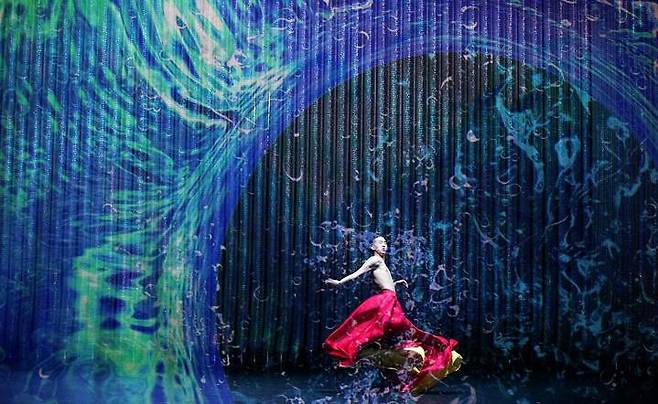 [서울=뉴시스] 안은미컴퍼니 '드래곤즈'. 2021.10.15. (사진 = Sukmu Yun  제공) photo@newsis.com