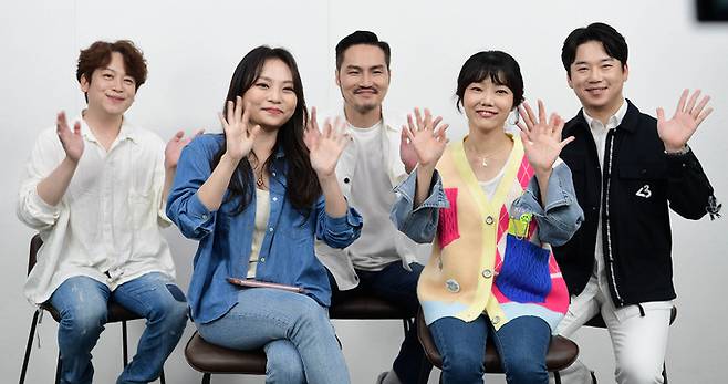 메이트리 멤버 장상인, 임수연, 김원종, 강수경, 권영훈(왼쪽부터)은 지난 12일 세계일보 인터뷰에서 ‘오징어 게임 시즌2 사운드트랙은 메이트리가 해야 한다’는 해외 팬들의 요청에 “기회가 된다면 다채롭고 독특한 소리로 관객들께 다가가고 싶다”고 말했다. 이재문 기자