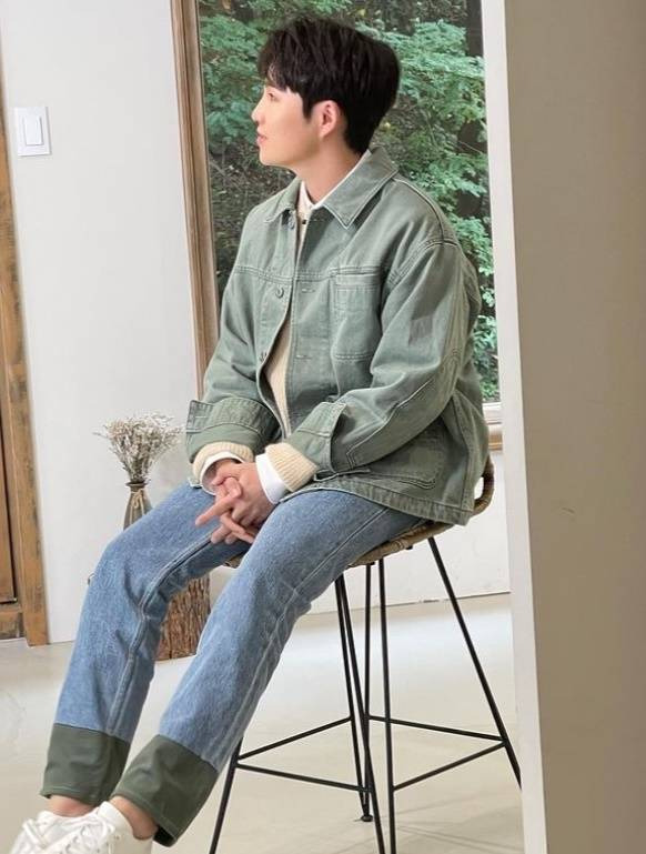 Singer Kim Hie-jae has expressed his excitement ahead of ConcertKim Hie-jae posted a picture and a picture on his 16th day in his instagram saying, We meet with you quickly ~ I am excited about tension during preparation for Concert.The photo shows Kim Hie-jae sitting in front of the camera and shooting, a perfect digestion of sophisticated jeans and jackets.Especially Kim Hie-jaes warm-hearted features catch his eye.Meanwhile, Kim Hie-jae has been active in various fields since appearing on TV Mr Trot last year. In 2022, MBC From now on, Showtime! and goes on to the Acting challenge.