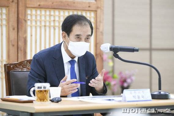 박윤국 포천시장 15일 포천뉴딜 전략사업 계획수립 연구용역 중간보고회 주재. 사진제공=포천시