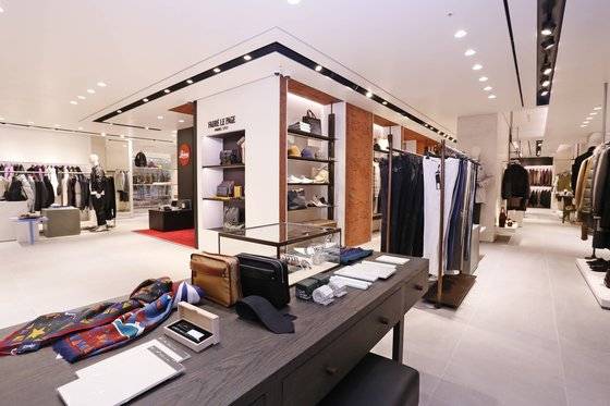 갤러리아명품관의 남성 편집샵 G.STREET 494 HOMME 매장. [사진 갤러리아]