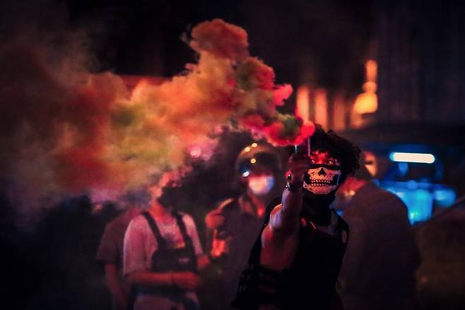 딘댕 지역에서 반정부 시위를 벌이는 젊은이들  [방콕포스트 캡처. 재판매 및 DB  금지]