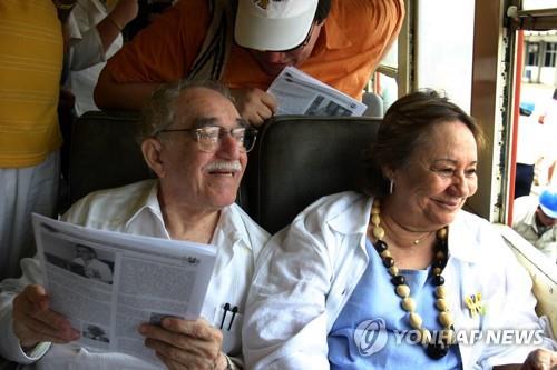 작가 가브리엘 가르시아 마르케스(왼쪽)와 그의 부인 메르세데스 [AFP 연합뉴스 자료사진. 재판매 및 DB 금지]