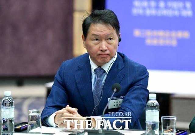 최태원 SK그룹 회장이 화천대유의 경기 성남시 대장동 개발 사업 특혜 의혹과 관련해 "관계가 없고 아는 바도 없다"고 밝혔다. /더팩트 DB