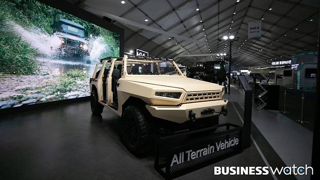 기아는 경량 고기동 차량(All Terrain Vehicle, ATV)을 전면에 전시했다./사진=이명근 기자 qwe123@