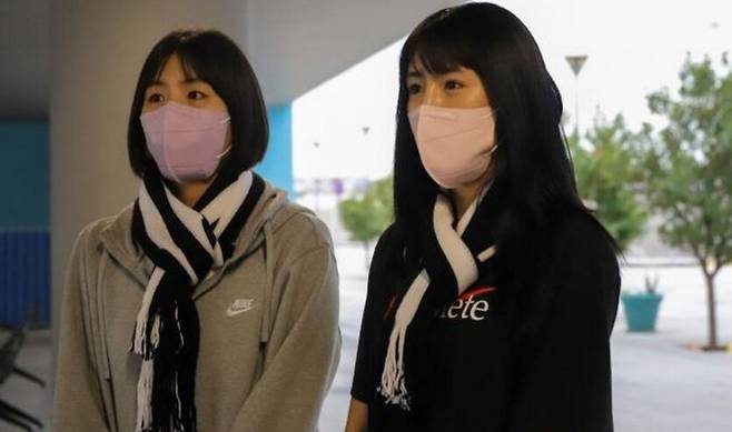 이재영(왼쪽)과 이다영(오른쪽)(그리스 포스온라인 화면 캡처)