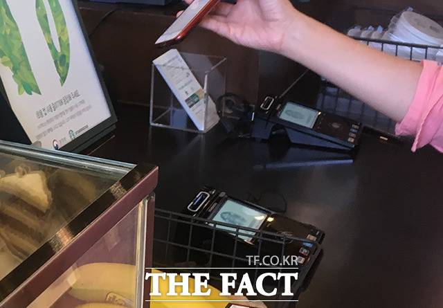 기획재정부는 1일부터 이달 17일까지 총 1401만명이 캐시백을 신청했다고 18일 밝혔다. /더팩트 DB